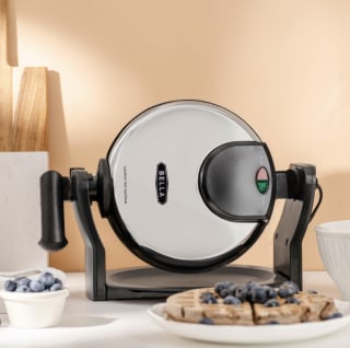 Bella Non-Stick Rotating Belgian Waffle Maker