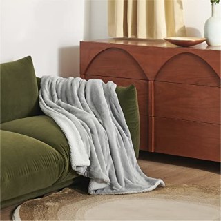 Bedsure Sherpa Fleece Throw Blanket