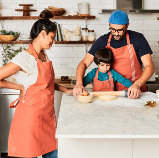 Five Two Ultimate Apron with Built In Oven Mitts