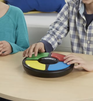 Hasbro Gaming Classic Simon Game