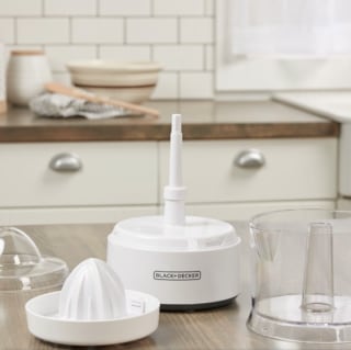 BLACK+DECKER 32oz Citrus Juicer with Self-reversing Cone