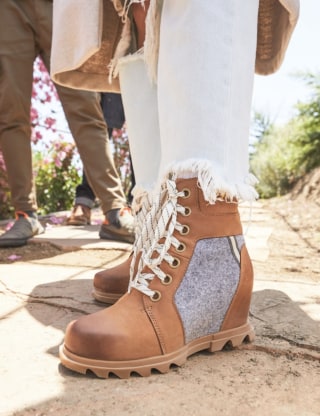 Joan of Arctic Wedge III Lexie