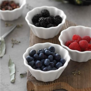 DOWAN Creme Brulee Ramekins 6 Oz Oven Safe, Porcelain Souffle Custard Cups Flower-Shaped Condiments Cups, Set of 6, White