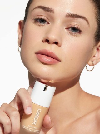 Skin Twin Featherweight Foundation