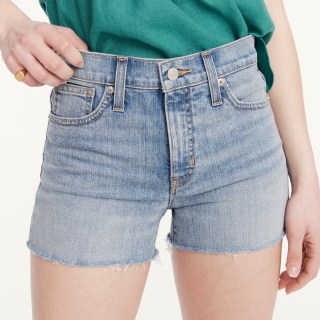 Mid-rise denim short in Bleecker wash