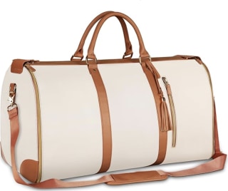 This garment bag keeps my clothes dry and wrinkle free