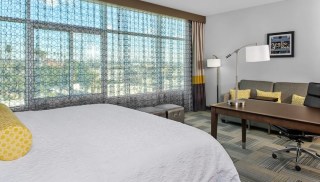 Hampton Inn & Suites Los Angeles