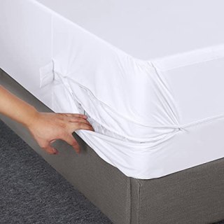 Utopia Bedding Zippered Mattress Encasement 