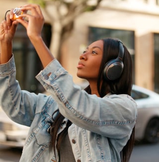 900 Legacy Noise-Canceling Headphones