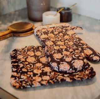 The Betty Oven Mitt Set