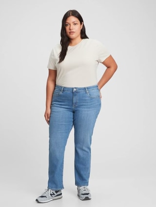 Women's Classic Straight Fit Jeans