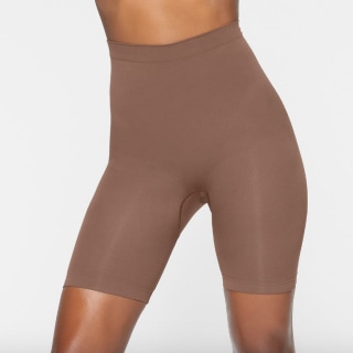 Skims Seamless Sculpt Mid Thigh Short