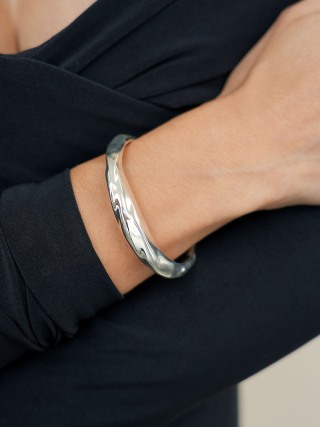 Liquid Lux Cuff