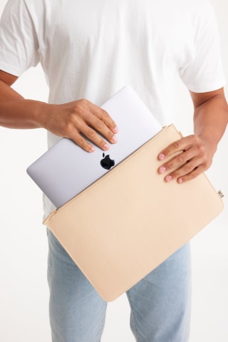 The BÉISics Laptop Pouch