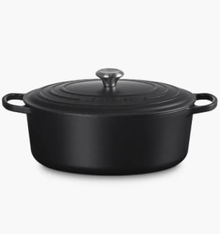 Le Creuset Signature 8-Quart Oval Dutch Oven 