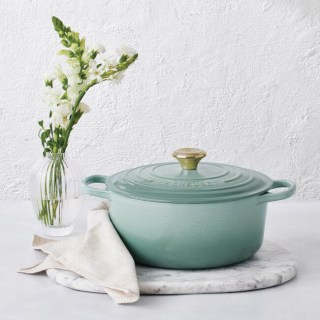 Le Creuset Signature Round Dutch Oven