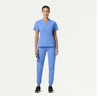 Mendel Essential Scrub Set