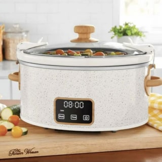 The Pioneer Woman Digital Slow Cooker with Locking Lid (6 Quart)