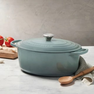 Le Creuset 8-Quart Signature Oval Dutch Oven
