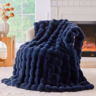 Benvwe Fluffy Faux Fur Throw Blanket