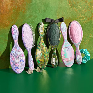 Wet Brush Original Detangler Hair Brush (Wicked For Good) Kit