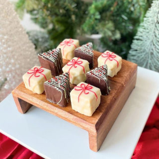 Dragonfly Cakes Beneath the Tree Petit Fours