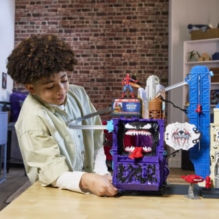 Marvel Spider-Man VenomVersus Web Slinging City Playset