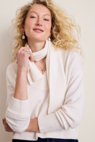 Francesca's Gwen Sweater and Scarf Set