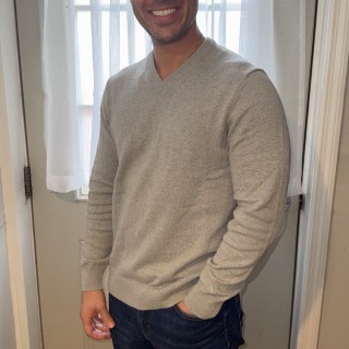 Amazon Essentials Men's V-Neck Pullover Sweater