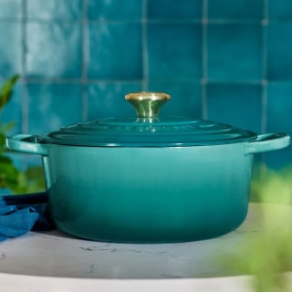 Signature Round Dutch Oven