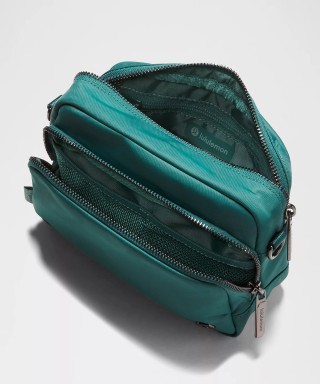 Everywhere Crossbody Bag 2L Metal Hardware