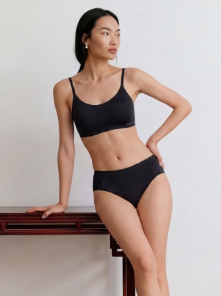 Neiwai Barely Zero Anchored Cup Strap Bra