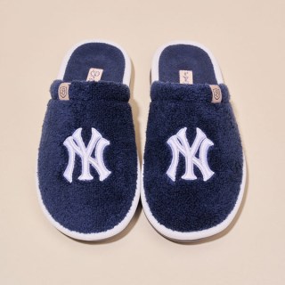 Brunch Essential Yankees Slippers