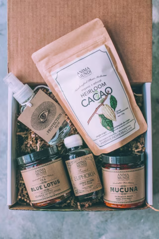 Amina Mundi Sacred Heart Love Kit