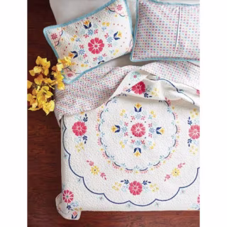 The Pioneer Woman Mazie Medallion Quilt