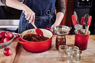 Le Creuset Signature Round Dutch Oven, 5.5 qt.