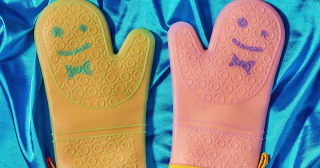 Staff The Oven Mitts