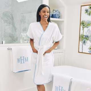 Weezie Short Signature Robe