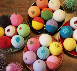 LifeAround2Angels Bath Bombs Gift Set 12 USA made Fizzies, Shea & Coco Butter Dry Skin Moisturize, Perfect for Bubble & Spa Bath. Handmade Birthday Mothers day Gifts idea For Her/Him, wife, girlfriend (Amazon)