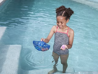 SwimWays Finding Dory Mr. Ray's Dive and Catch Game