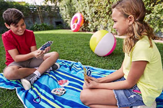 UNO Splash Card Game with Water-Resistant Plastic Cards