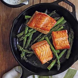 Lodge Pre-Seasoned Cast Iron Skillet With Assist Handle, 10.25", Black