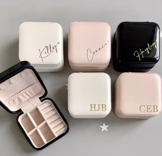 LittleEnglandGifts Personalized Jewelry Box