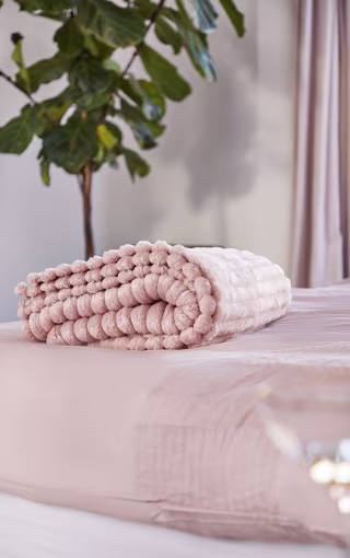 PrettyLittleThing Ribbed Fleece Throw