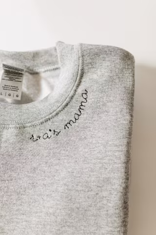 Custom Embroidered Mama Sweatshirt, Custom Name Sweatshirt, Gift for Mom, Custom Mom Gift, Personalized Sweatshirt, New Mom Gift, Mama gift