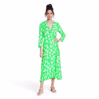 3/4-sleeve green dress in a maxi silhouette for chic, lively style