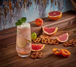 JoyJolt Gwen Highball Glasses Set of 4 Tall Drinking Glasses. 18oz Cocktail Glass Set. Lead-Free Crystal Glassware. Bourbon or Whiskey Glass Cup, Bar, Iced Tea, Water, Mojito and Tom Collins Glasses