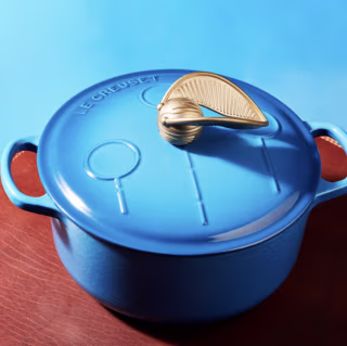 Quidditch Signature Round Dutch Oven
