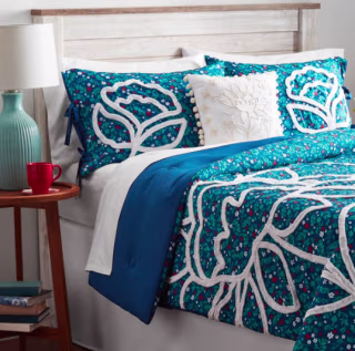 The Pioneer Woman 4-Piece Tufted Floral Comforter Set