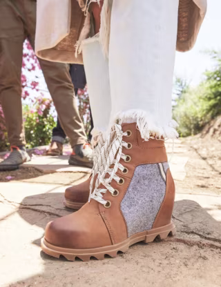 Joan of Arctic Wedge III Lexie